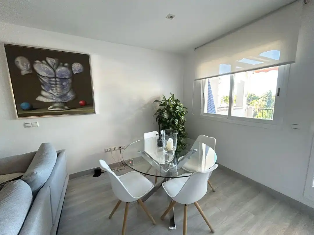Comedor de Dúplex en venta en Marbella con Aire acondicionado, Calefacción y Jardín privado