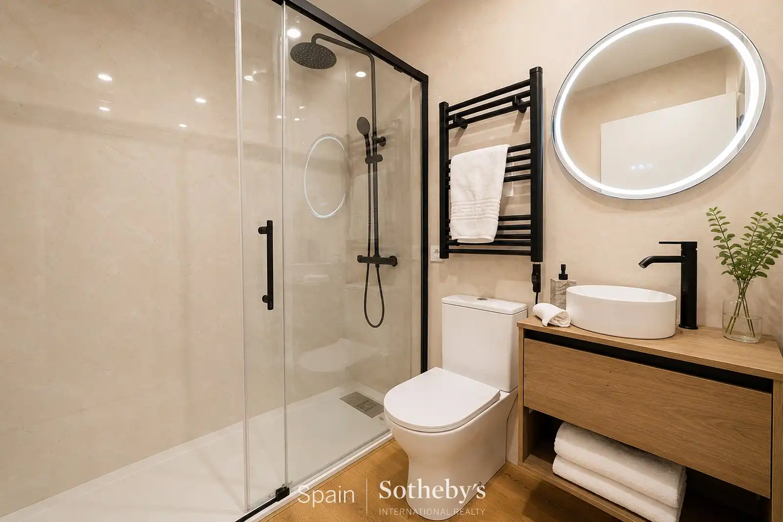 Bathroom of Apartments for sale in Madrid  with Air Conditioner, Heating and Storage room