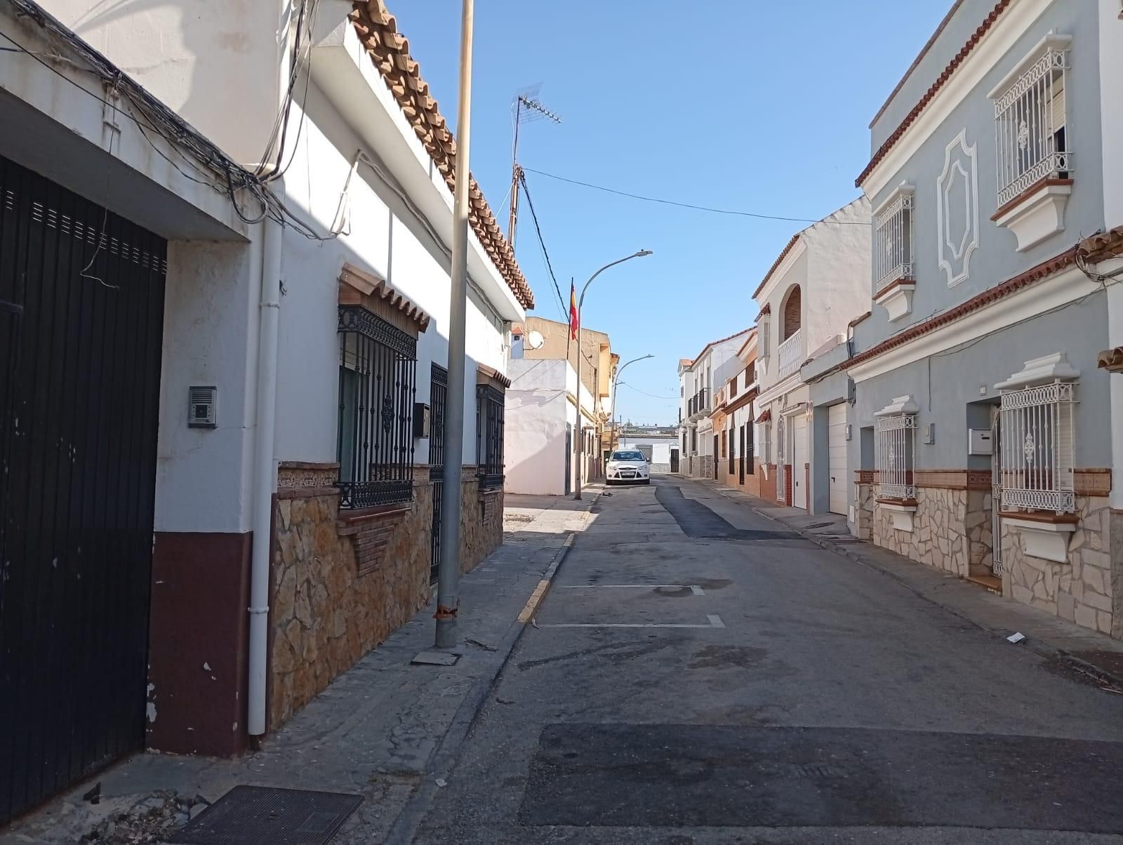 Vista exterior de Casa adosada en venda en La Línea de la Concepción