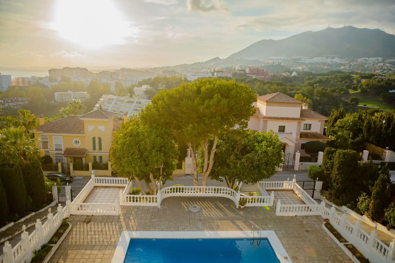 Vista exterior de Casa o chalet en venta en Benalmádena con Aire acondicionado, Terraza y Piscina