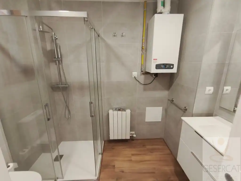 Badezimmer von Wohnung zur Miete in Sant Cugat del Vallès