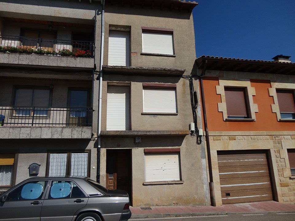 Vista exterior de Casa o xalet en venda en Hontoria del Pinar amb Jardí privat