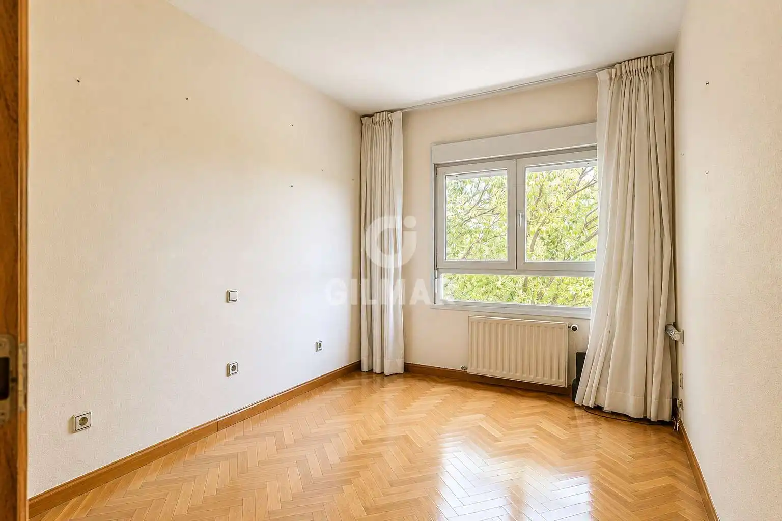 Bedroom of Flat for sale in Boadilla del Monte  with Heating, Private garden and Storage room