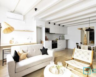 Living room of Flat for sale in  Barcelona Capital  with Air Conditioner, Parquet flooring and Oven