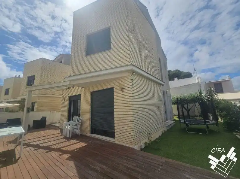 Vista exterior de Casa o chalet en venta en Vinaròs con Aire acondicionado, Jardín privado y Terraza