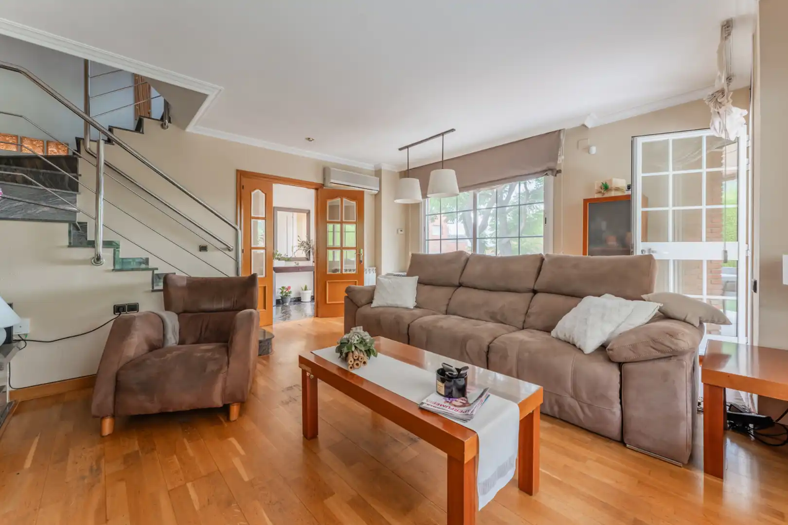 Sala d'estar de Casa adosada en venda en Mollet del Vallès amb Aire condicionat, Calefacció i Jardí privat