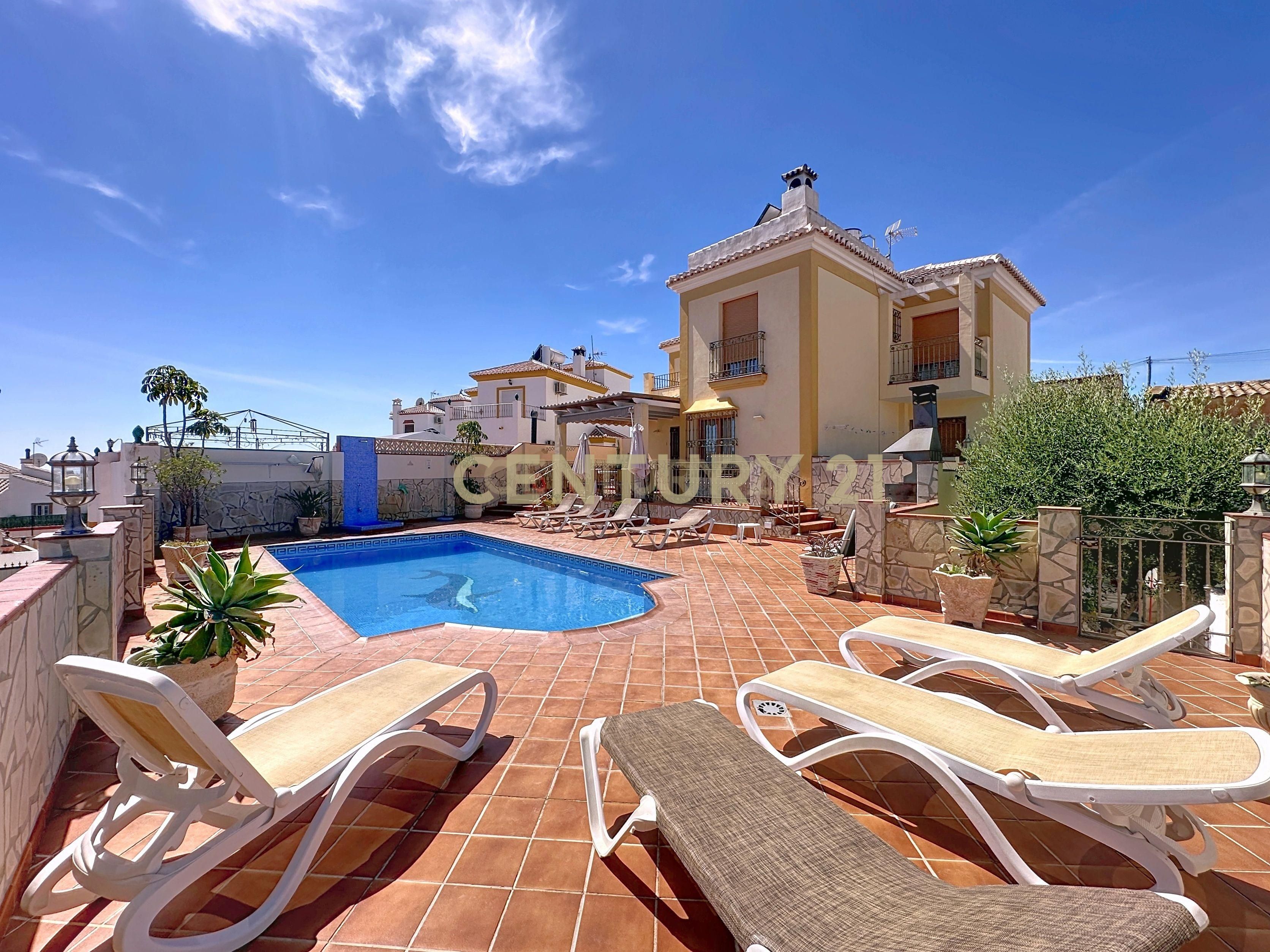 Vista exterior de Casa o xalet en venda en Nerja amb Aire condicionat, Jardí privat i Traster