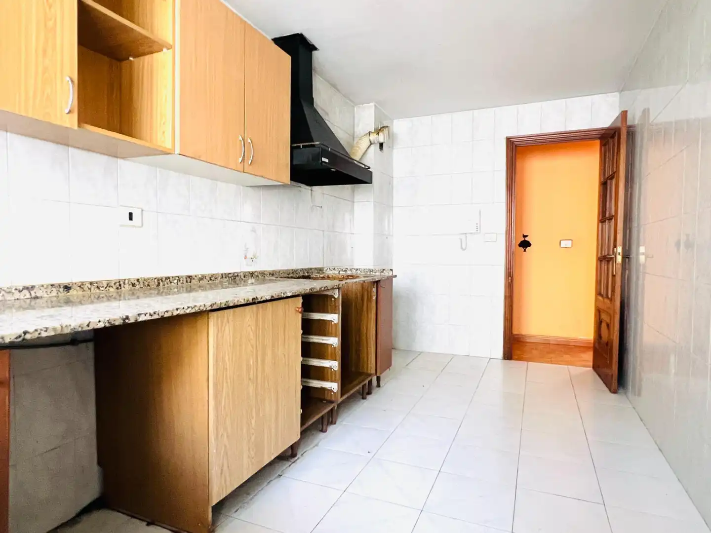 Küche von Wohnung zum Verkauf in A Coruña Capital 