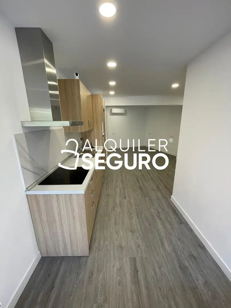 Cocina de Estudio de alquiler en Madrid con Aire acondicionado y Calefacción