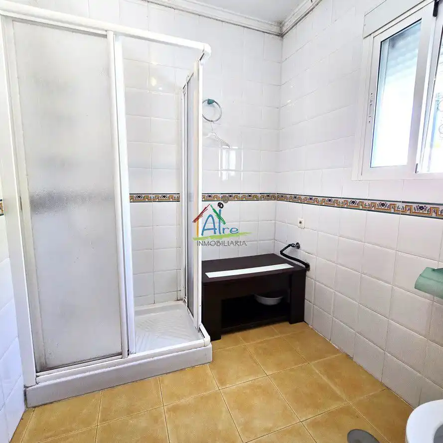 Baño de Casa adosada en venta en Almonte con Aire acondicionado, Calefacción y Terraza