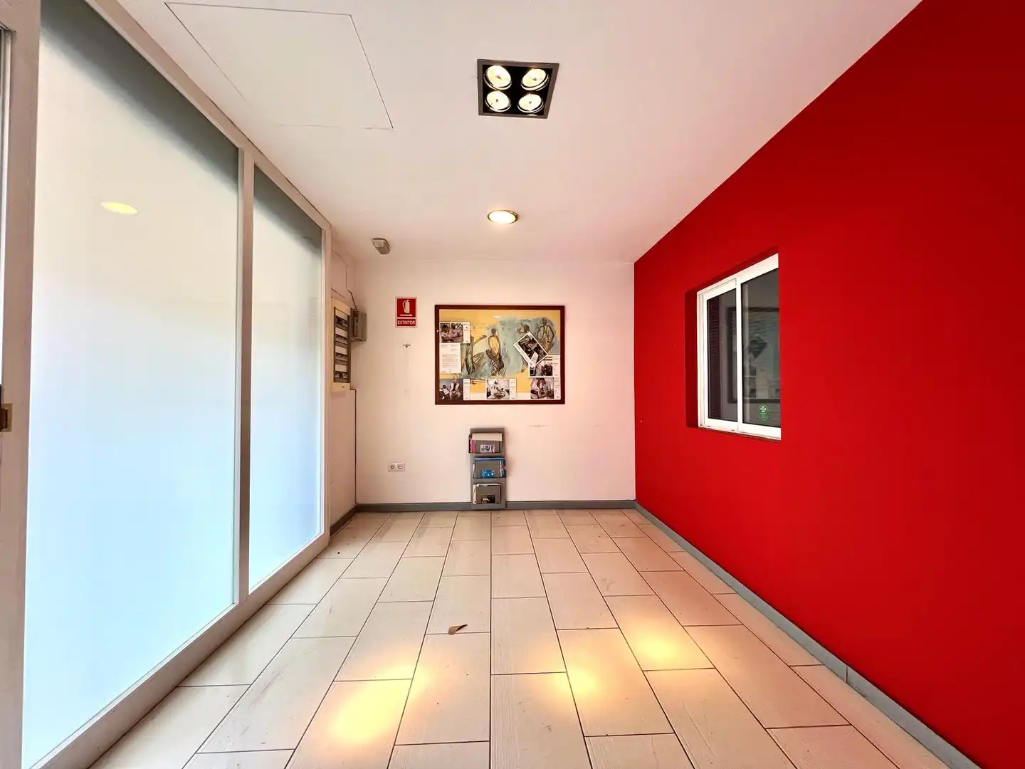 Büro zur Miete in Carrer de Llorens i Barba, El Baix Guinardó