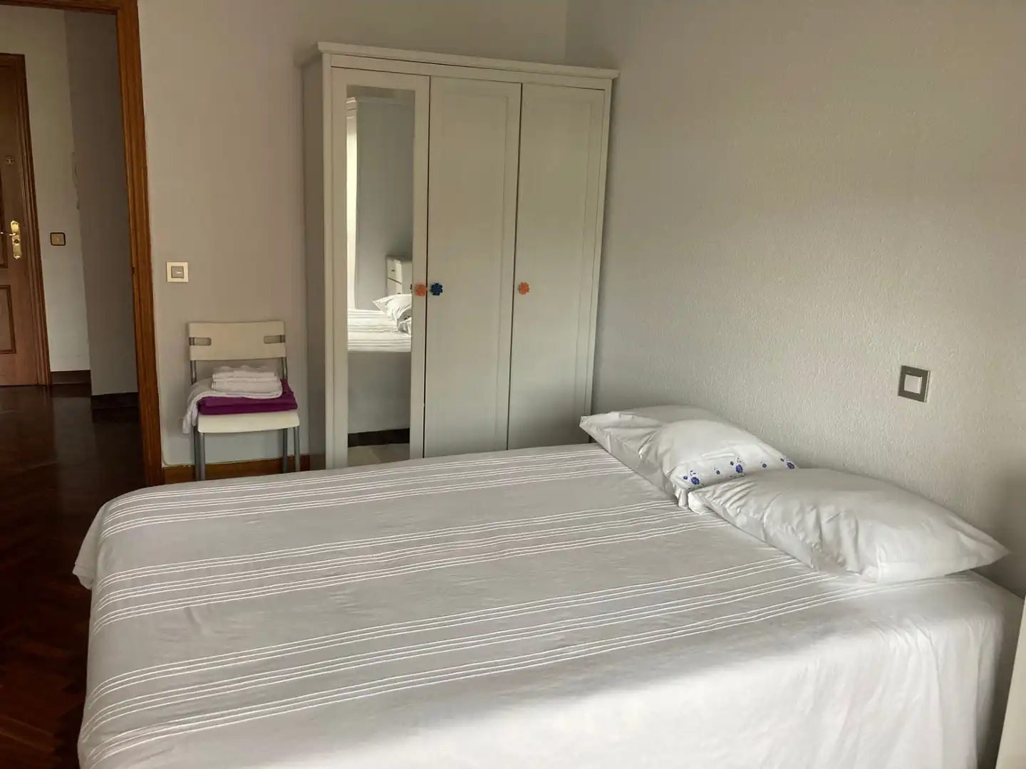Dormitori de Apartament de lloguer en Santander amb Parquet, Terrassa i Moblat