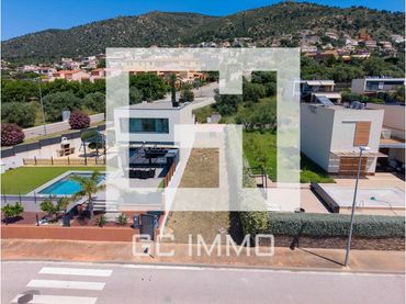 Terreny residencial en venda a Urbanització del Palau