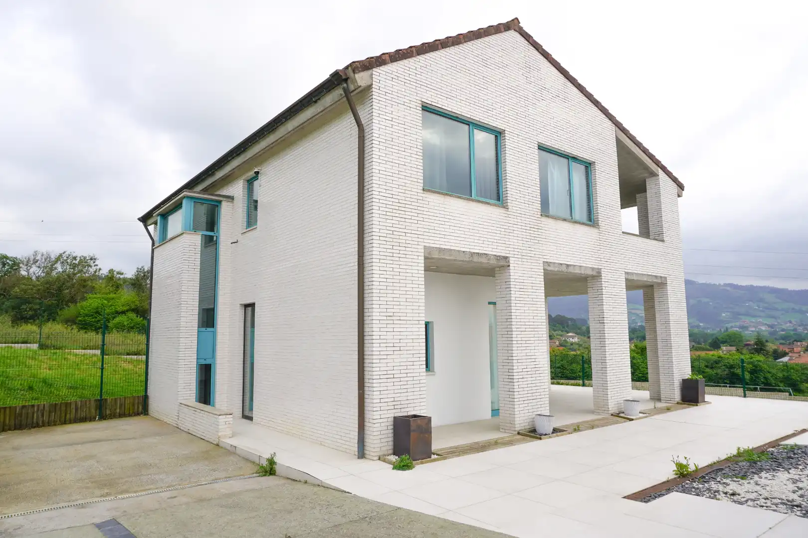 Außenansicht von Haus oder Chalet zum Verkauf in Gijón  mit Klimaanlage, Heizung und Privatgarten