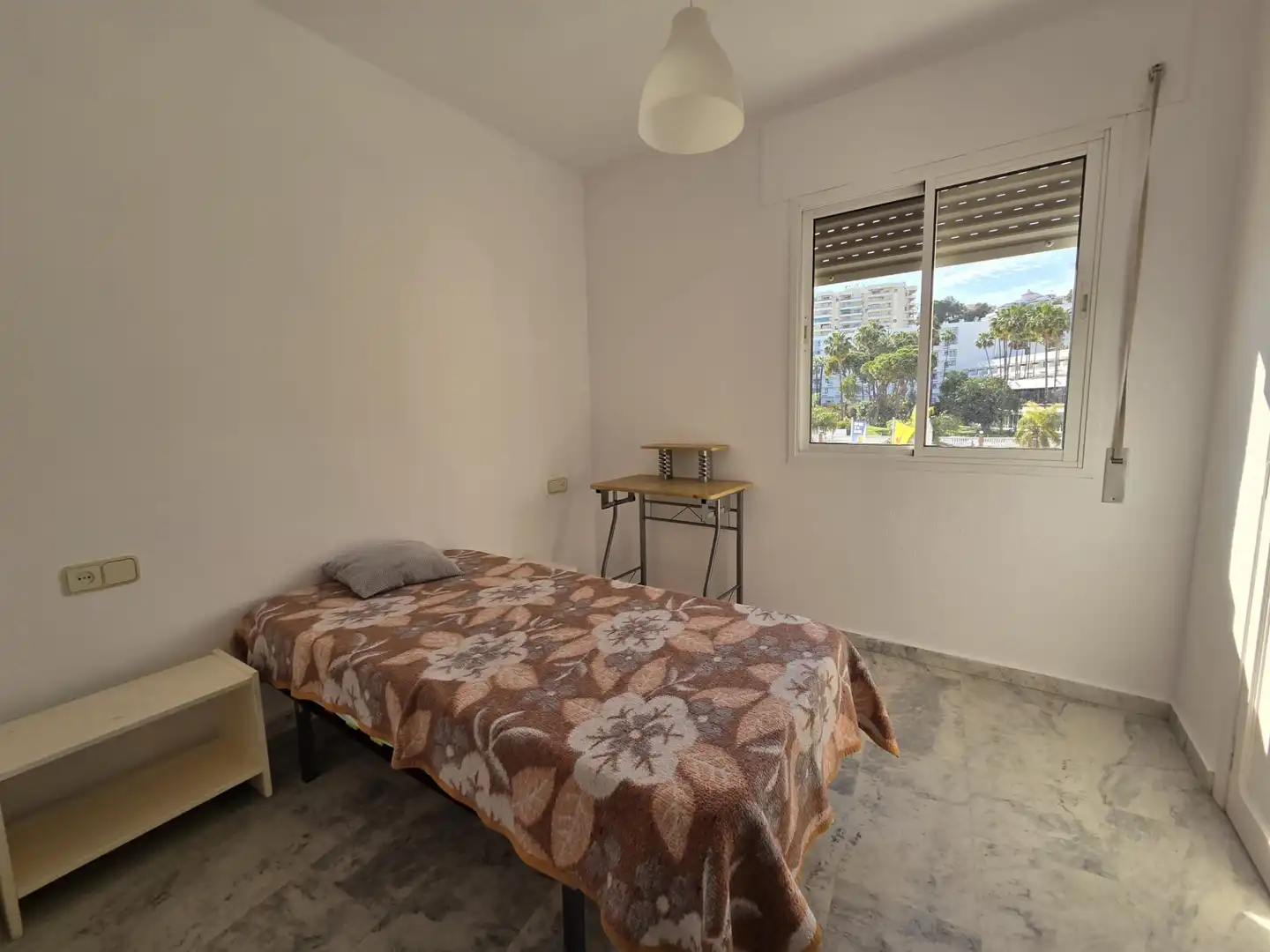 Habitación de Apartamento en venta en Torremolinos con Terraza, Trastero y Horno