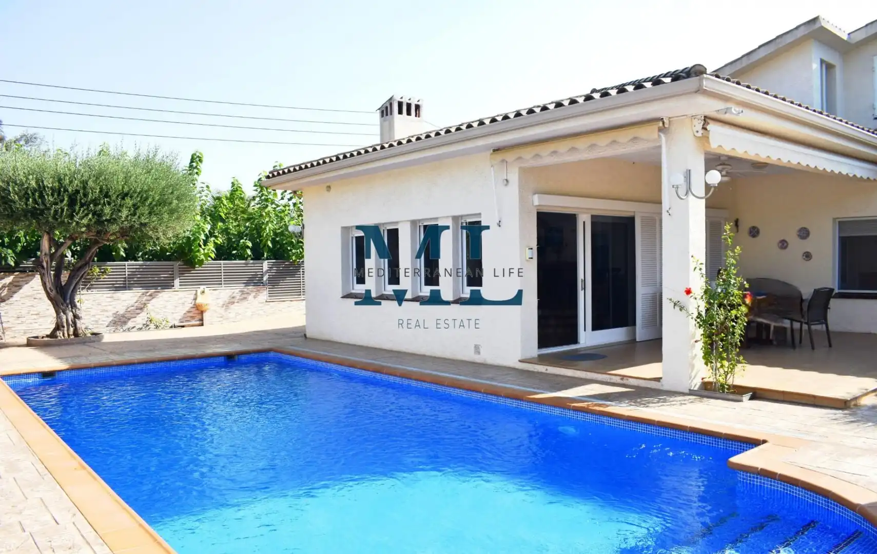 Exterior view of Houses for sale in Roda de Berà  with Heating and Swimming Pool
