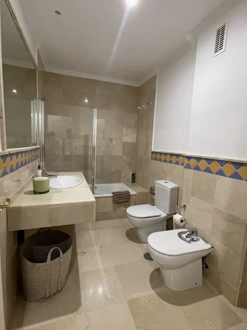 Bany de Apartament de lloguer en Marbella amb Aire condicionat, Calefacció i Terrassa
