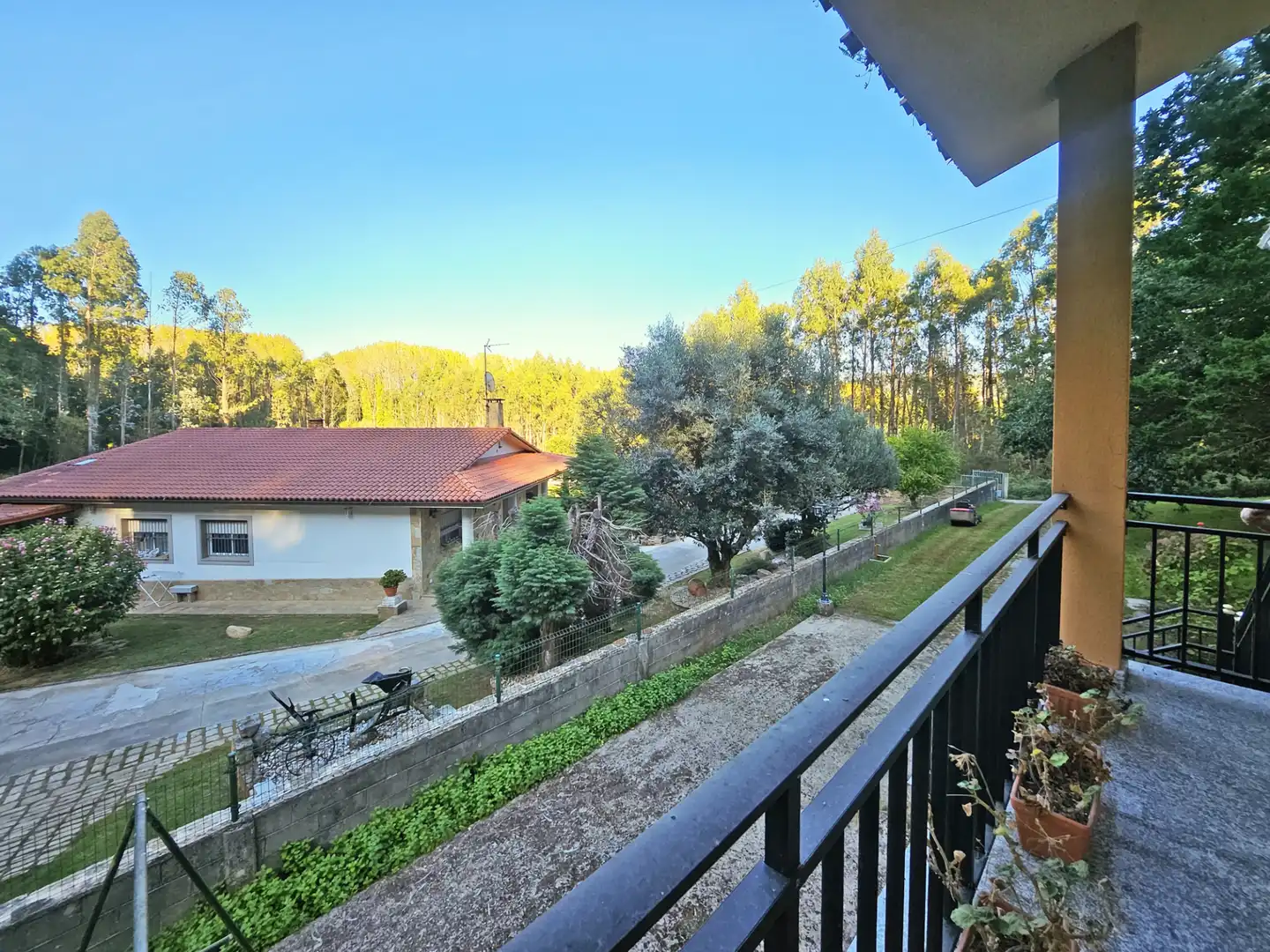 Vista exterior de Casa o chalet en venta en Bergondo, A Coruña