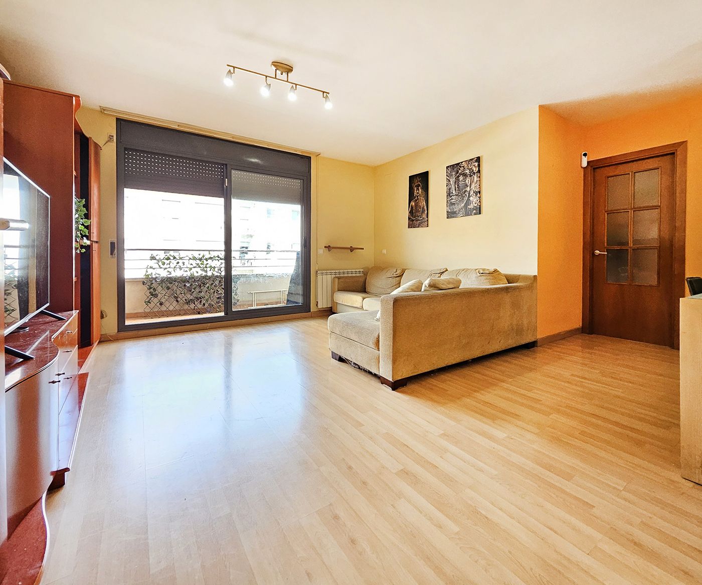 Sala d'estar de Pis en venda en Vilafranca del Penedès amb Calefacció, Jardí privat i Parquet