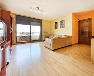 Living room of Flat for sale in Vilafranca del Penedès  with Heating, Private garden and Parquet flooring