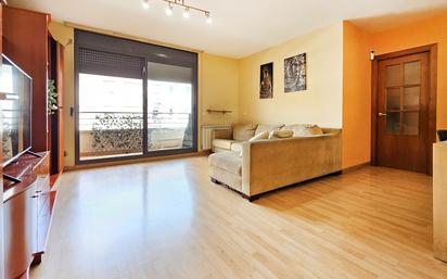 Sala d'estar de Pis en venda en Vilafranca del Penedès amb Calefacció, Jardí privat i Parquet
