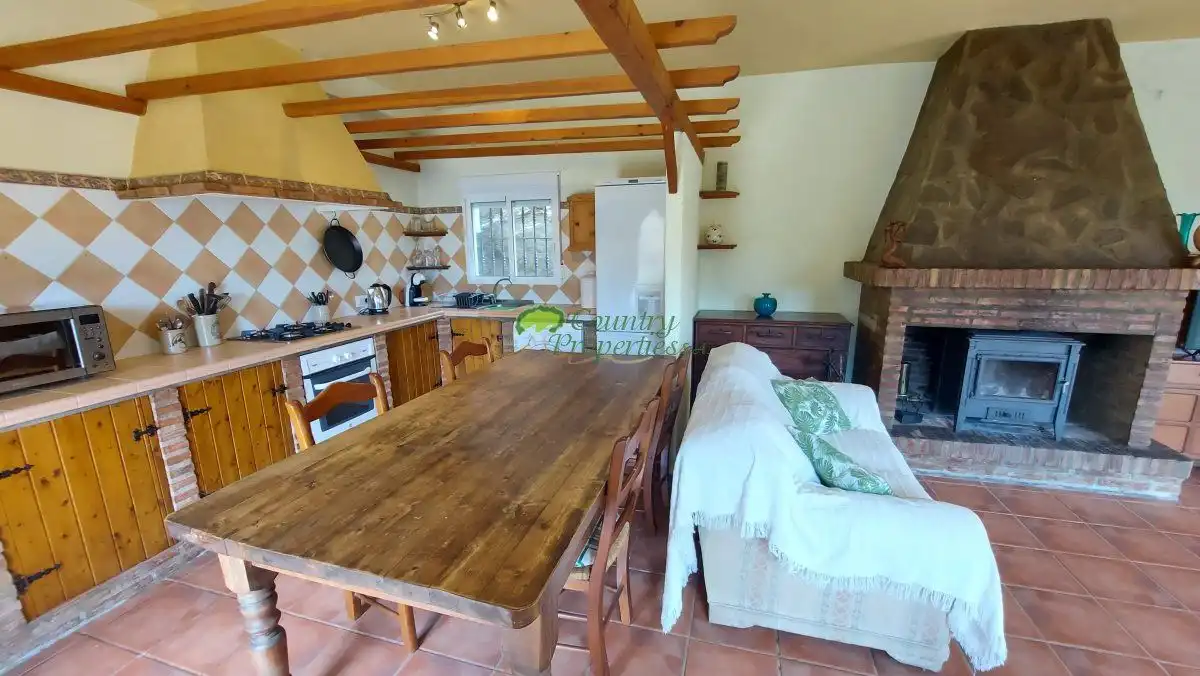Cocina de Finca rústica en venta en Vélez-Málaga con Aire acondicionado, Terraza y Trastero