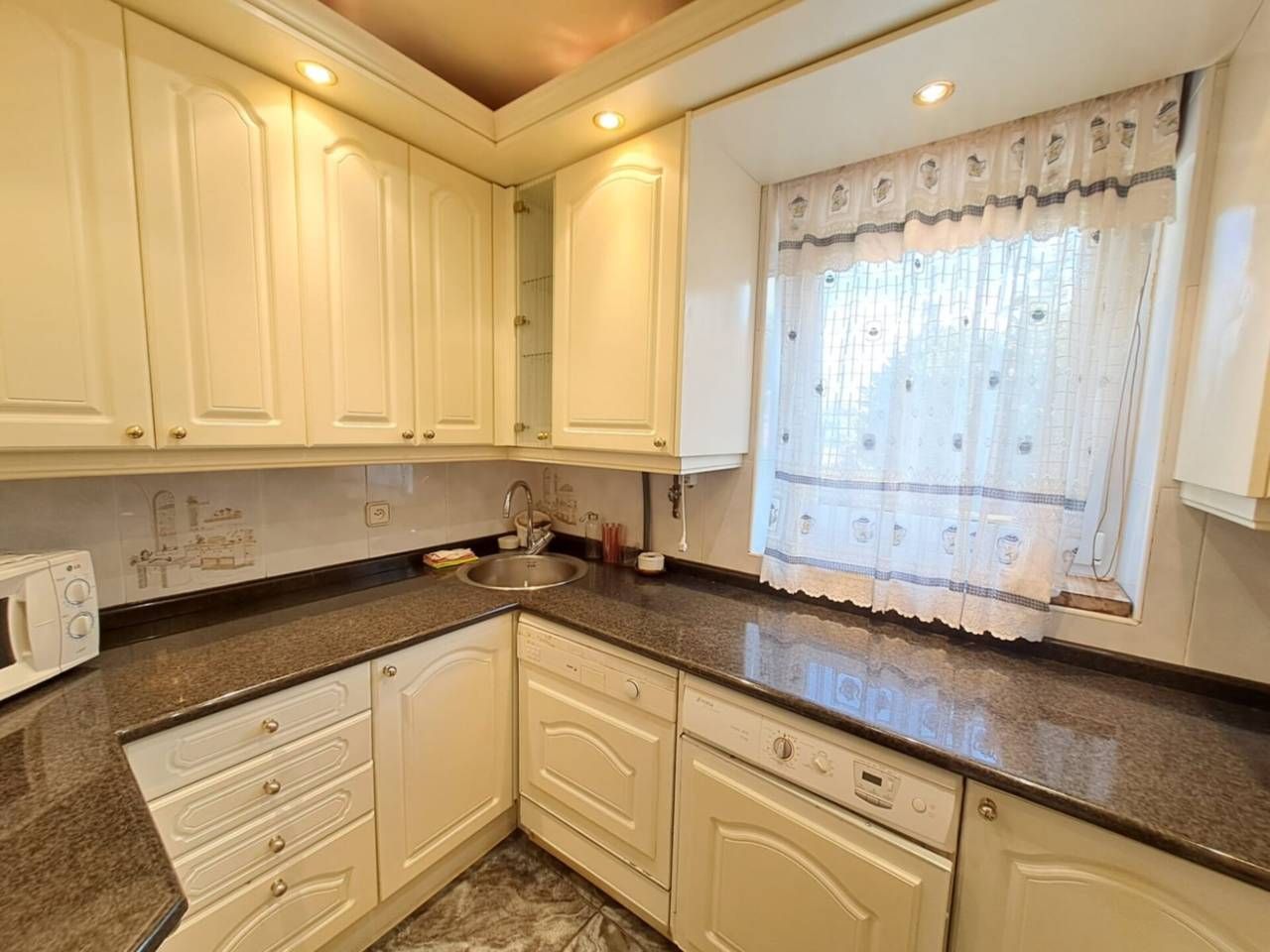 Kitchen of Flat for sale in Burgos Capital  with Heating, Parquet flooring and Terrace