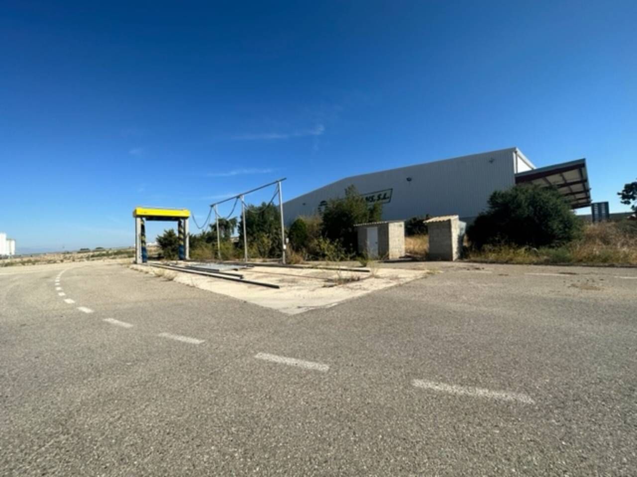 Vista exterior de Nau industrial de lloguer en Cervera