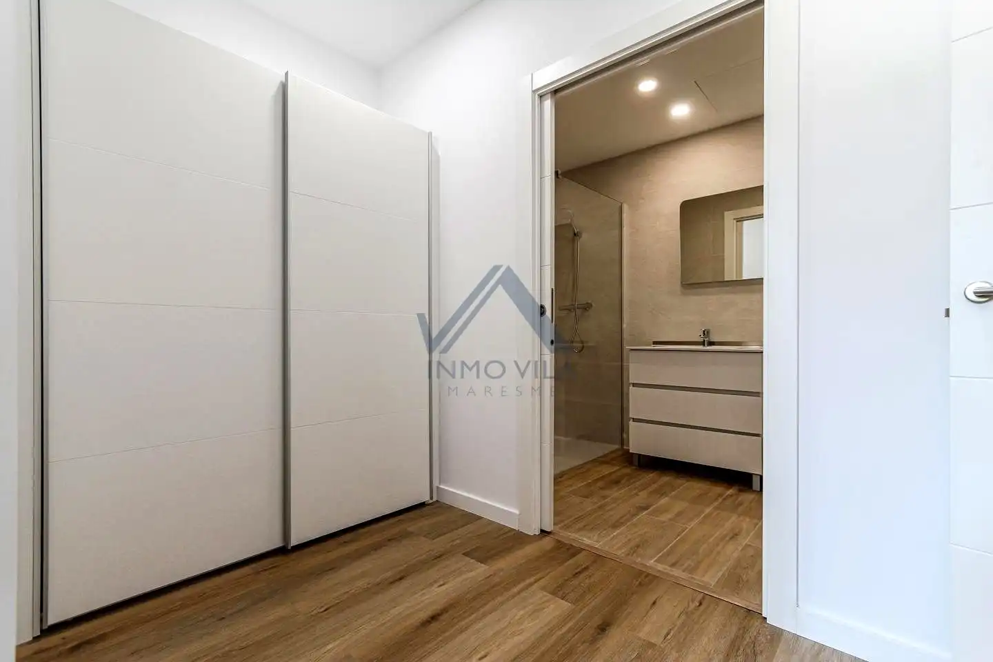 Schlafzimmer von Erdgeschoss zum Verkauf in Girona mit Klimaanlage und Terrasse