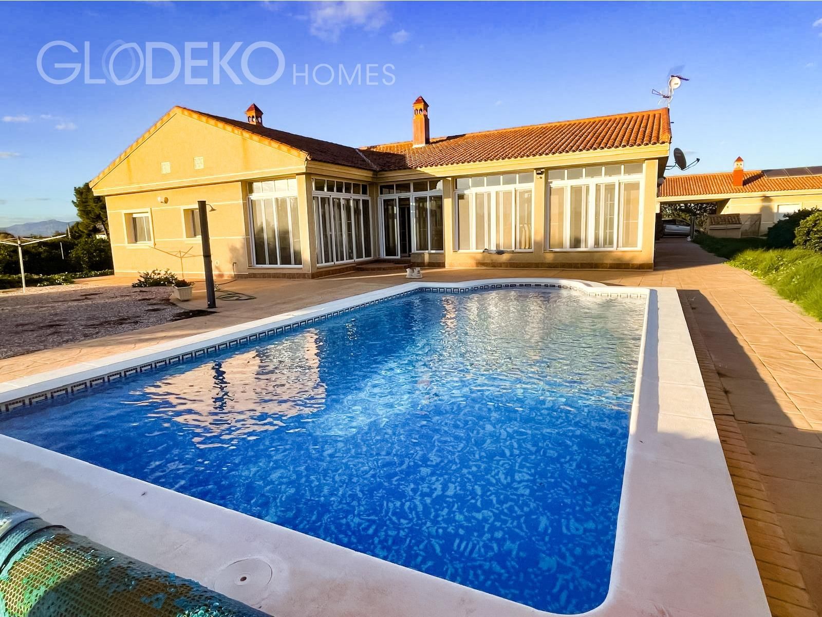 Swimming pool of House or chalet for sale in Alicante / Alacant  with Air Conditioner, Heating and Private garden
