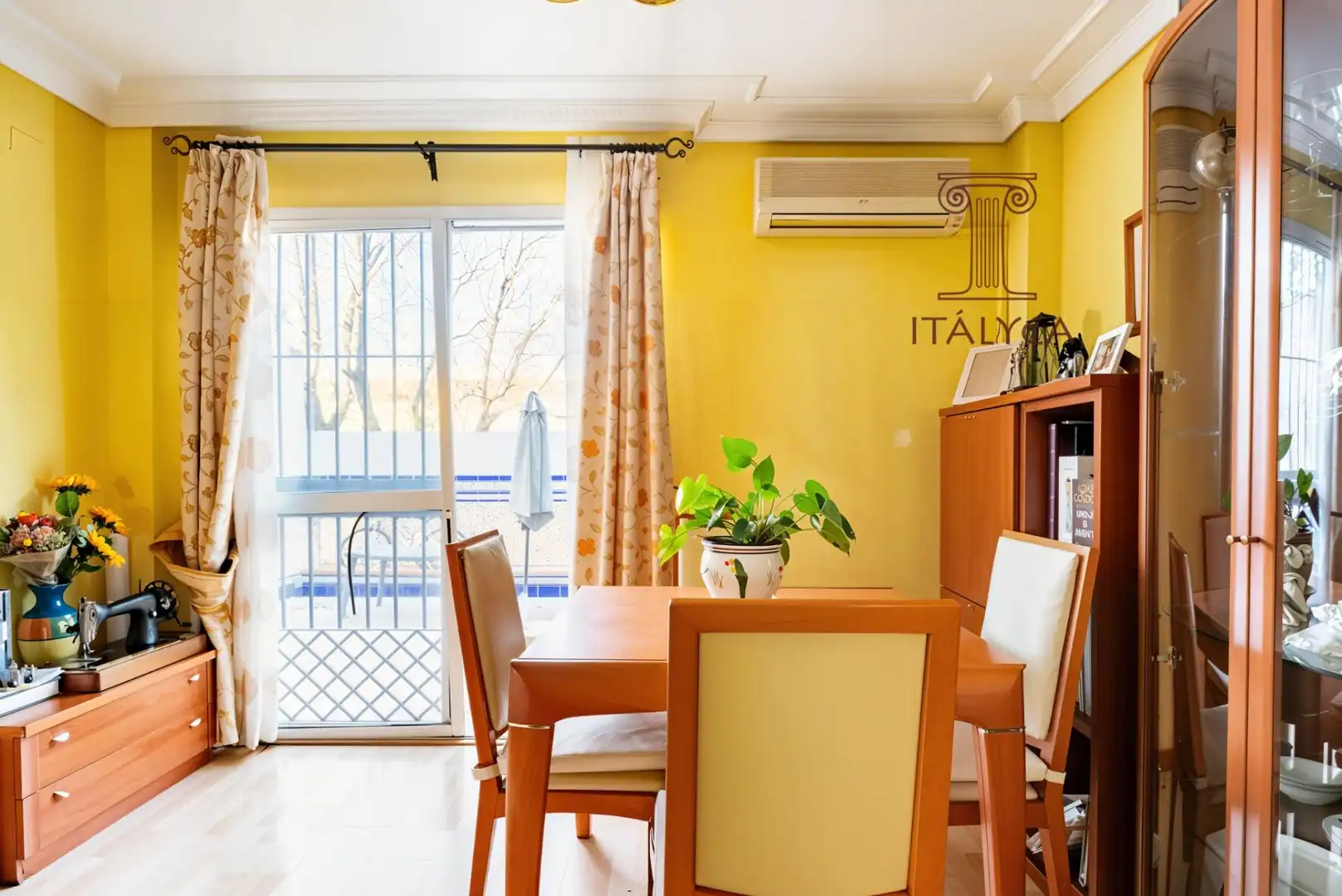 Comedor de Casa adosada en venta en Tomares con Aire acondicionado, Terraza y Trastero