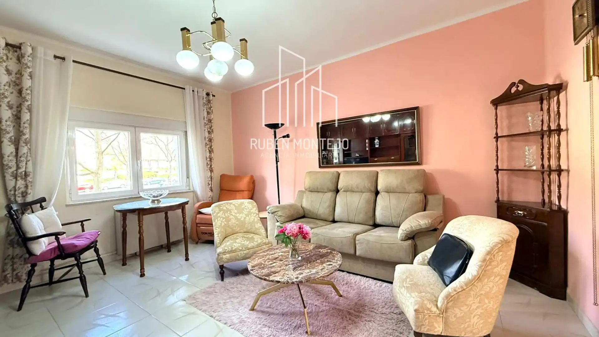 Living room of Flat for sale in Salamanca Capital  with Heating and Furnished