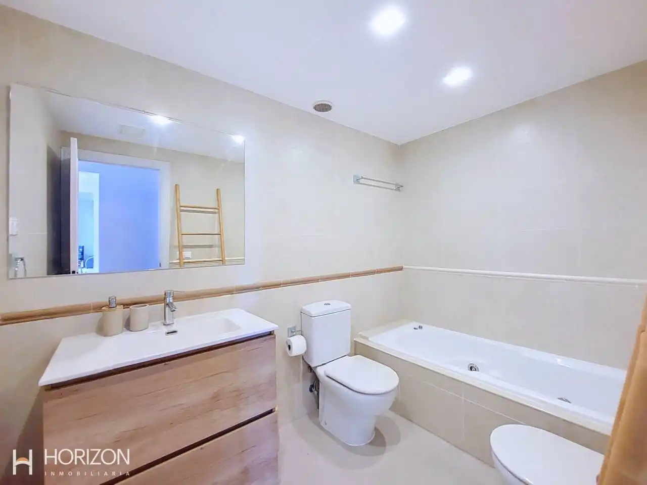 Baño de Casa adosada en venta en Calafell con Aire acondicionado, Calefacción y Jardín privado