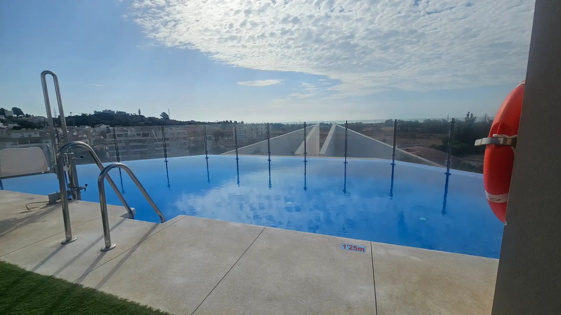 Piscina de Pis en venda en Marbella amb Aire condicionat, Calefacció i Parquet