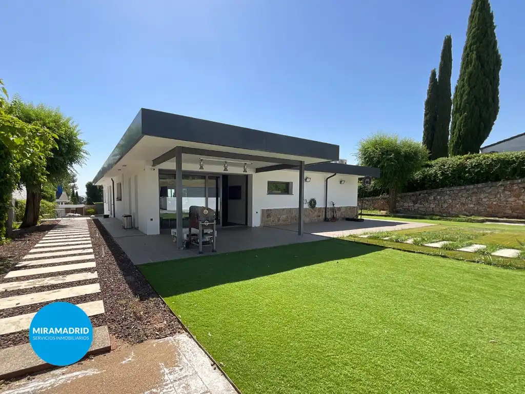 Vista exterior de Casa o chalet en venta en Paracuellos de Jarama con Aire acondicionado