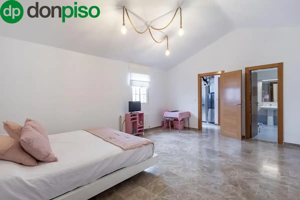 Casa adosada en venta en Churriana de la Vega con Aire acondicionado, Jardín privado y Terraza