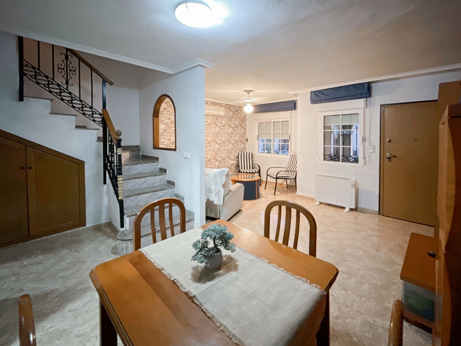 Casa adosada de lloguer en Orihuela amb Aire condicionat, Moblat i Forn