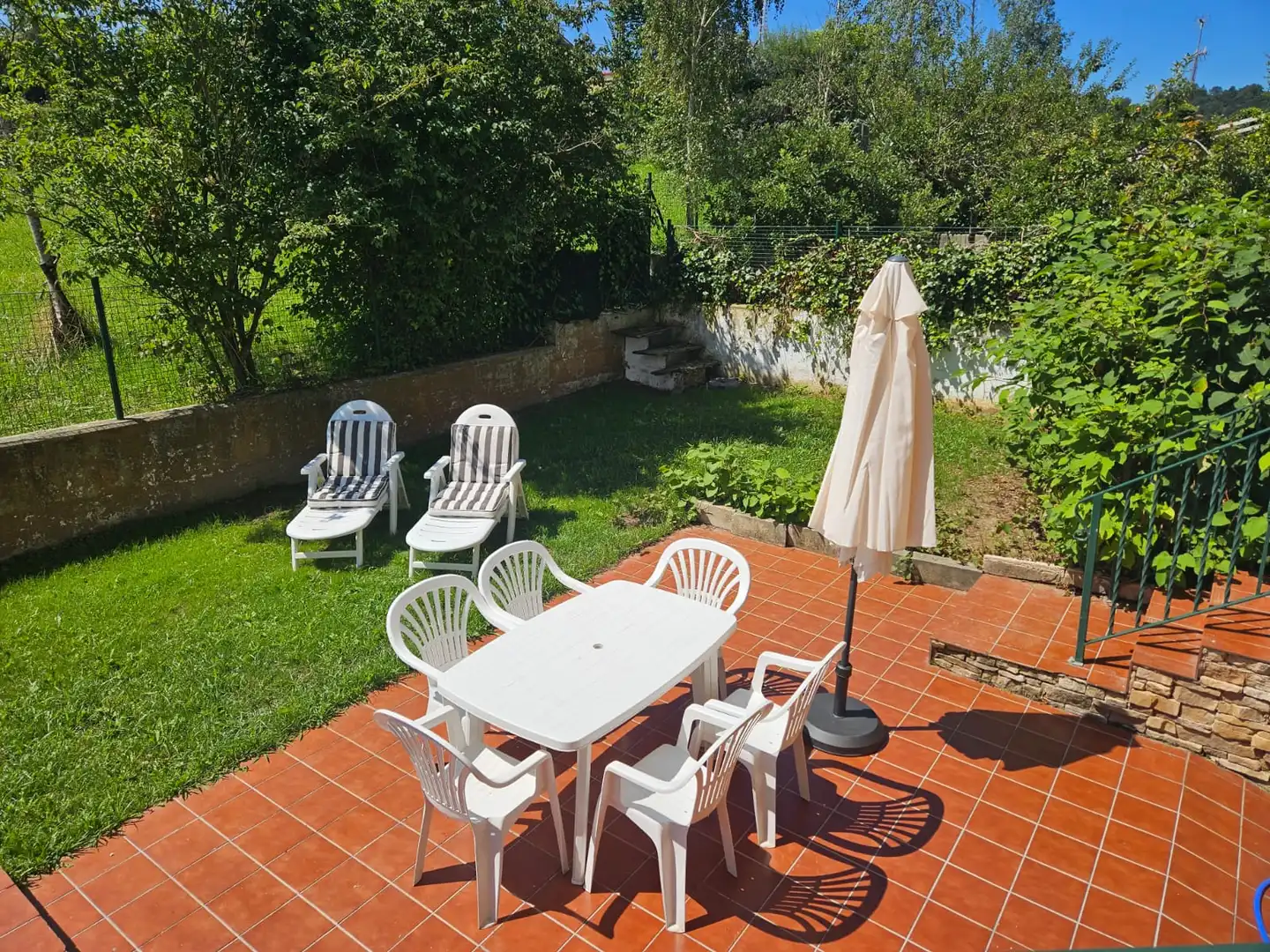 Terrasse von Einfamilien-Reihenhaus zum Verkauf in Aia mit Heizung, Privatgarten und Terrasse