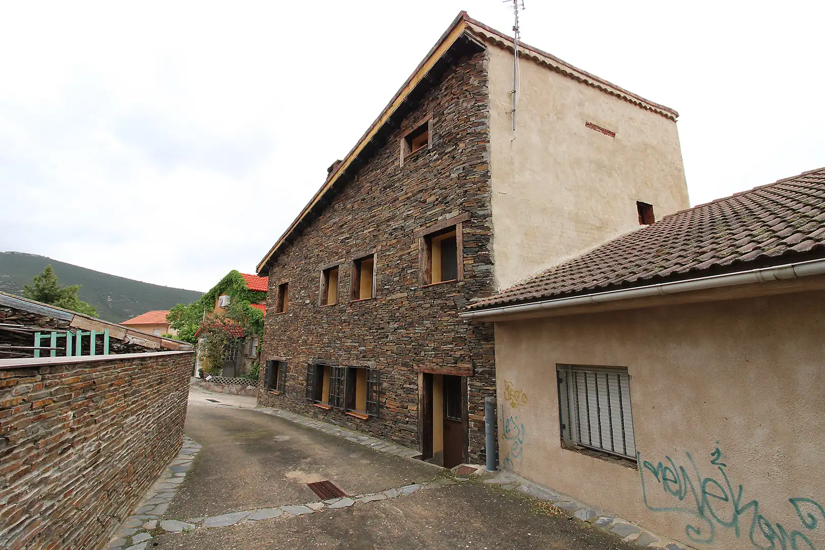 Vista exterior de Casa adosada en venta en El Atazar con Calefacción, Terraza y Trastero