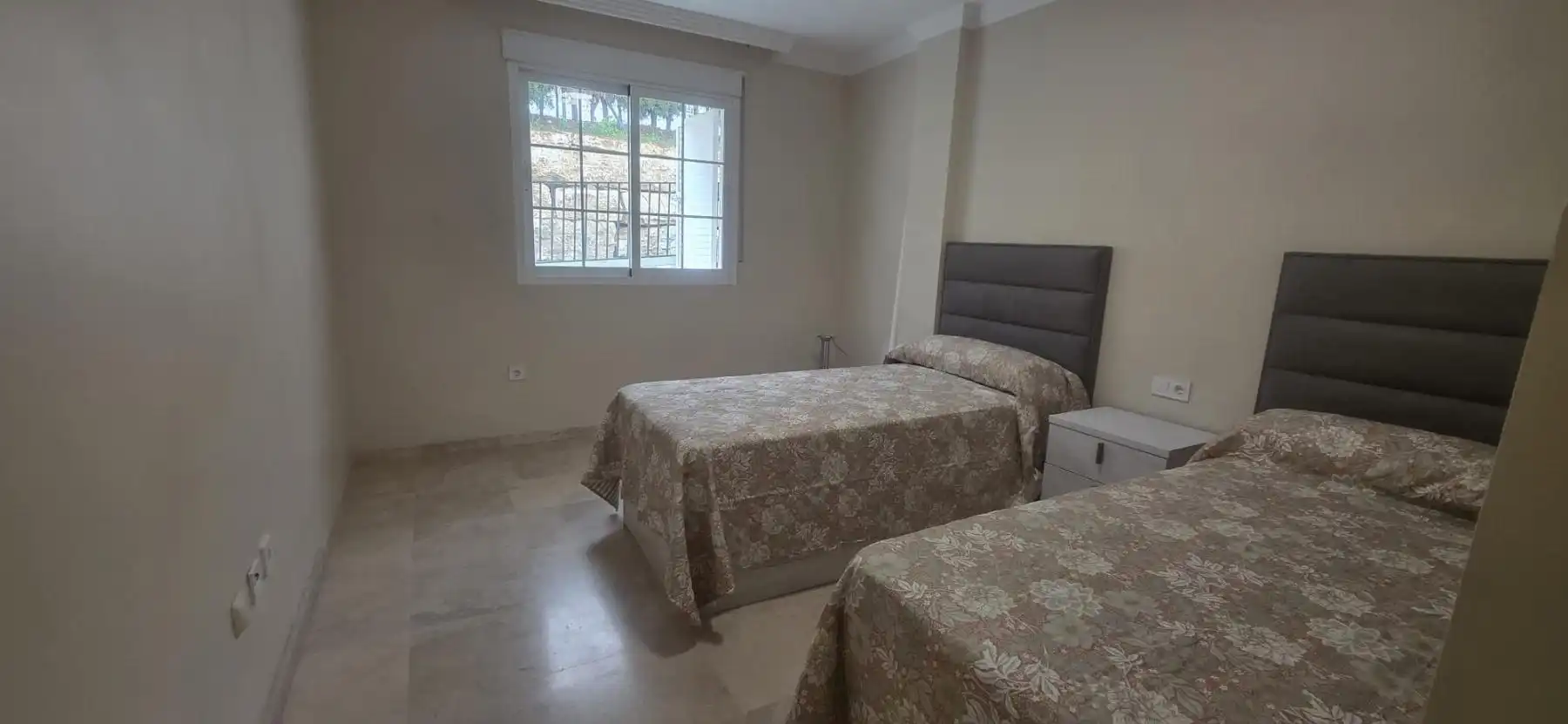 Schlafzimmer von Wohnung zum Verkauf in Marbella mit Klimaanlage, Terrasse und Balkon