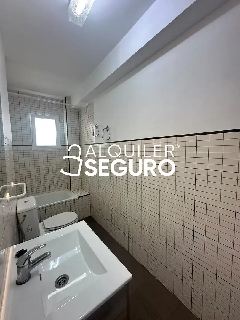 Badezimmer von Wohnung zur Miete in Madrid mit Heizung und Terrasse
