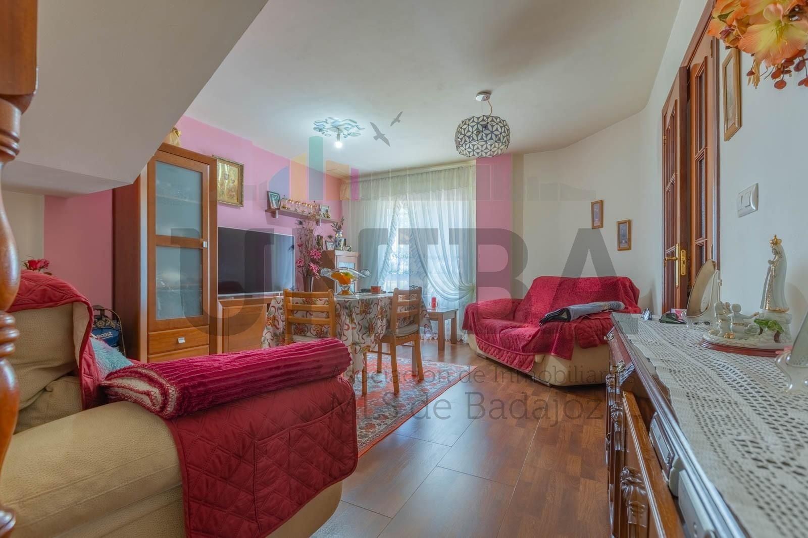 Sala d'estar de Casa o xalet en venda en Talavera la Real amb Parquet, Terrassa i Balcó