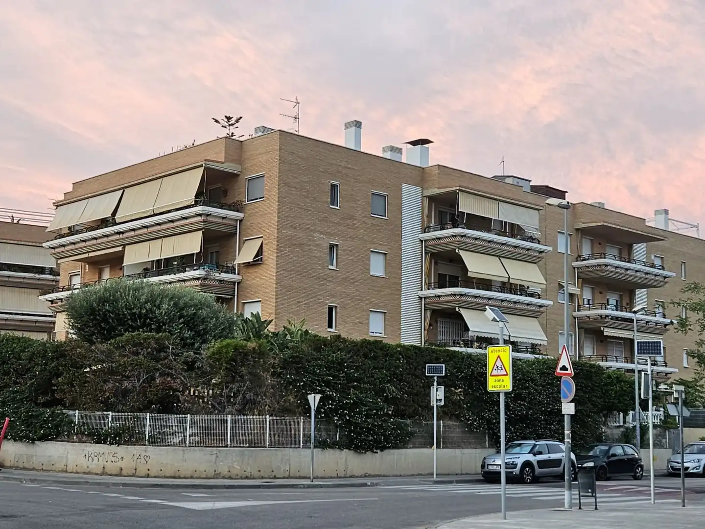 Vista exterior de Piso en venta en Cunit con Calefacción, Terraza y Piscina