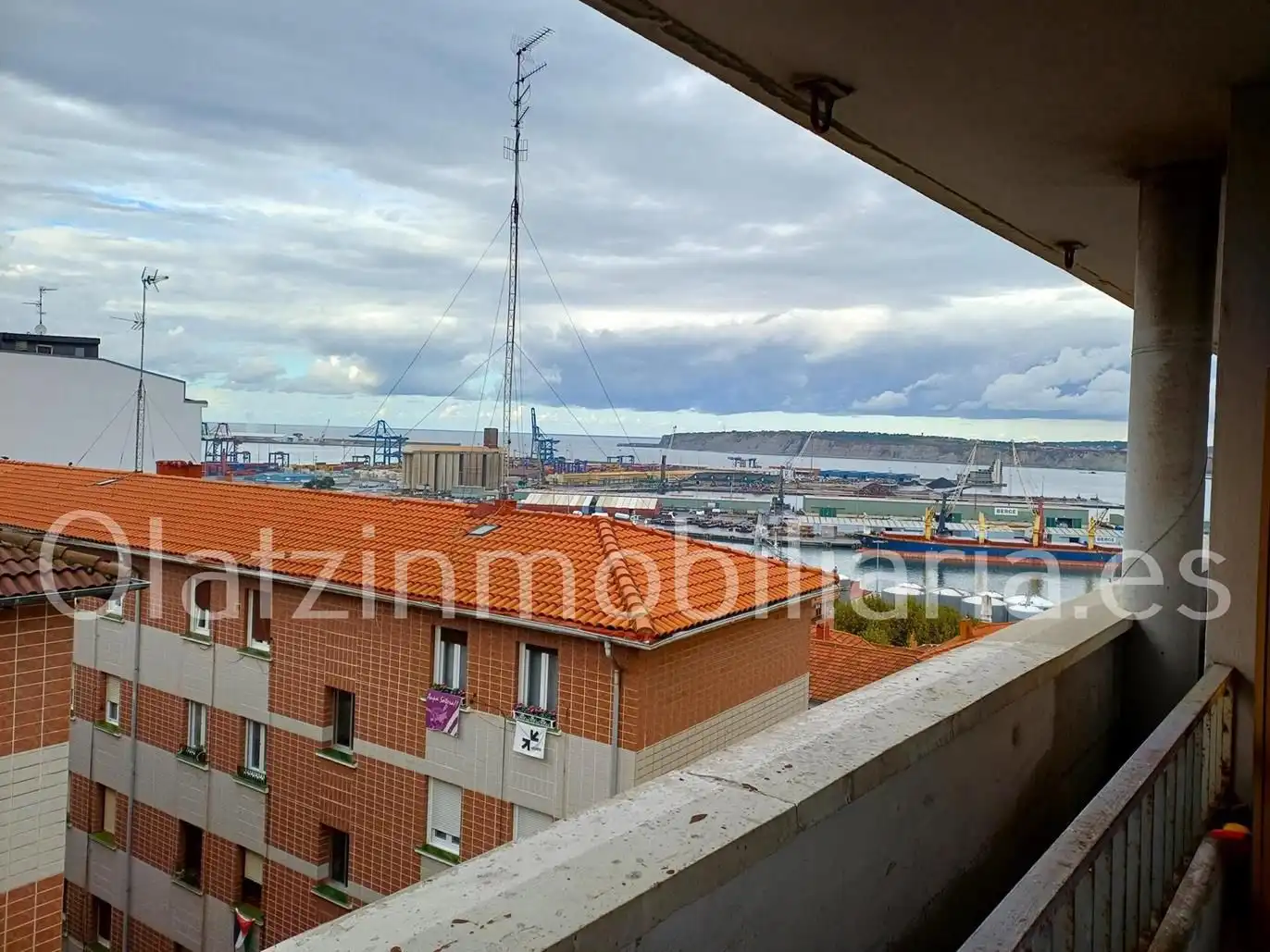 Exterior view of Flat for sale in Santurtzi   with Heating and Terrace