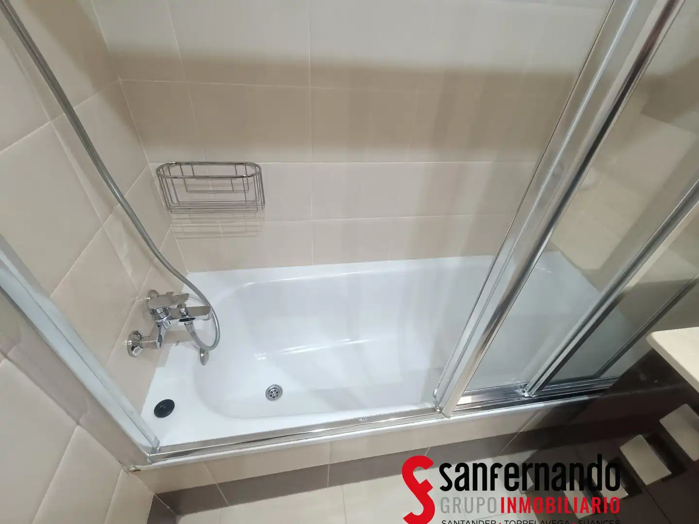 Bathroom of Flat for rent in Piélagos  with Heating and Parquet flooring