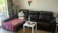Sala d'estar de Apartament en venda en Estepona amb Aire condicionat i Terrassa