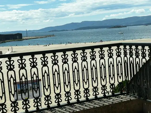 Vista exterior de Àtic en venda en Vilagarcía de Arousa amb Calefacció, Parquet i Terrassa