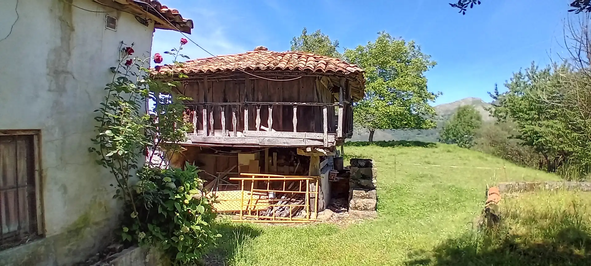Exterior view of Houses for sale in Parres  with Private garden and Furnished