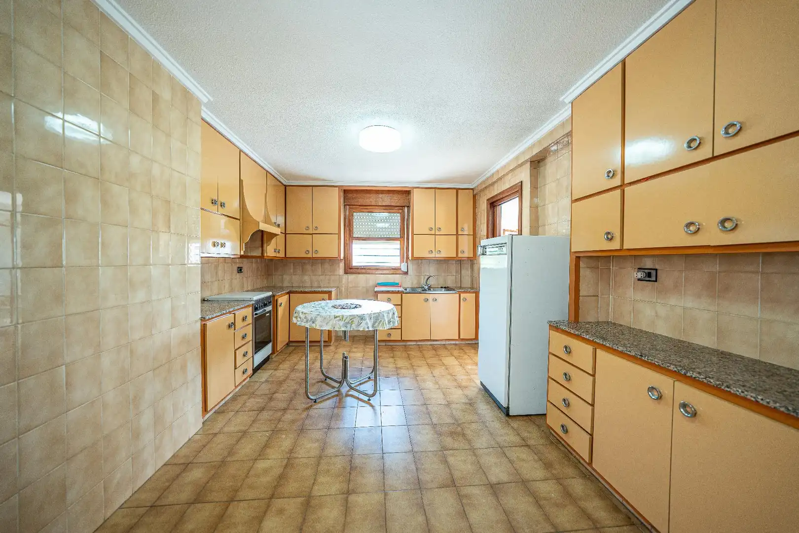 Cuina de Casa o xalet en venda en Elche / Elx amb Jardí privat, Terrassa i Piscina