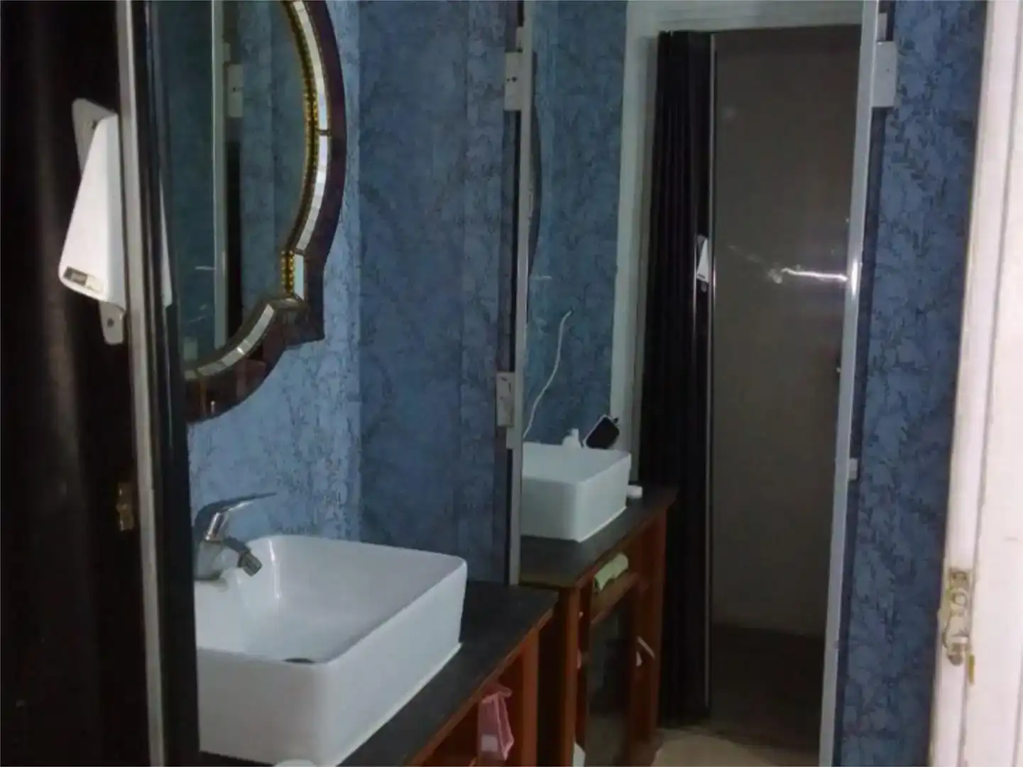 Baño de Estudio de alquiler en Benidorm con Jardín privado, Piscina y Amueblado